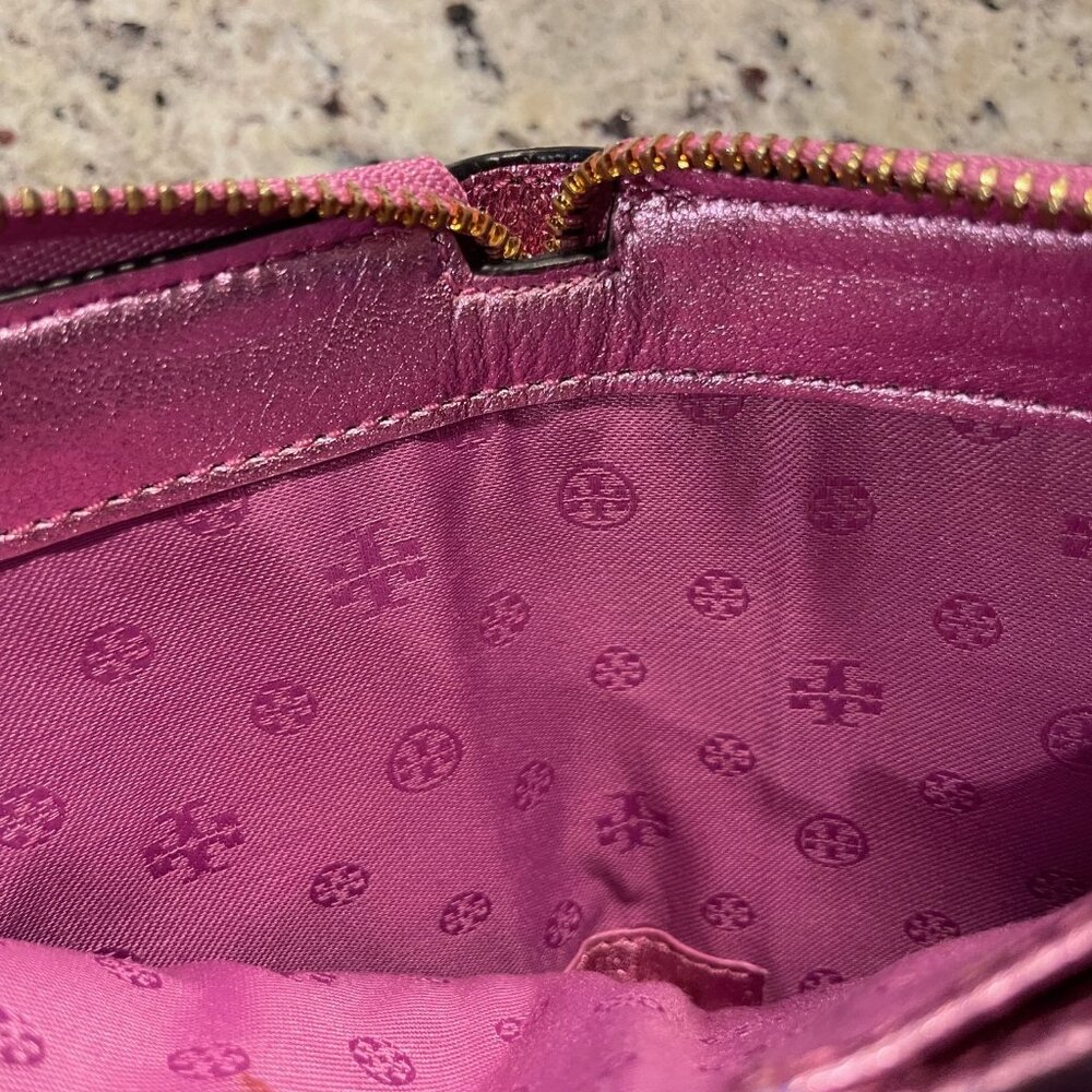 Tory Burch Crinkle Metallic Medium Wallet - Picture 2 of 11